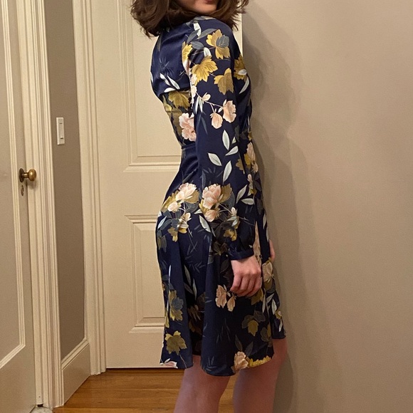 Silky floral LULUS wrap dress - Picture 2 of 2